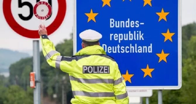 Украинцам не привыкать Теперь и в Германии мужчины должны согласовывать выезд из страны Просто так теперь не выехать