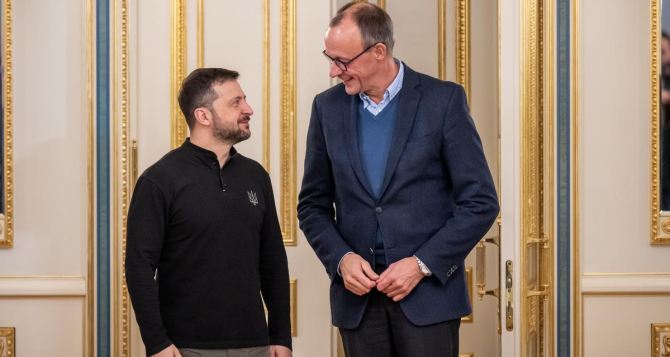 Канцлер Германии Мерц пообещал сегодня президенту Зеленскому поспособствовать в возвращении украинских мужчин  домой