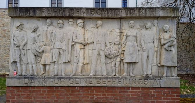 День встречи советских и американских войск на Эльбе апреля  года в этом году пройдет в Германии скромнее чем обычно