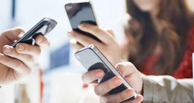 На границе у вас могут конфисковать ваш смартфон Новые iPhone и Samsung Galaxy теперь вне закона