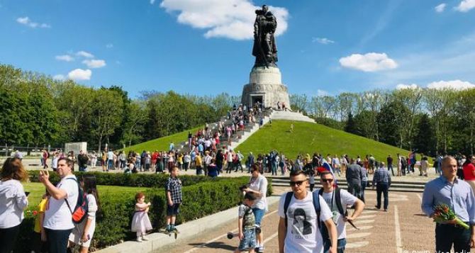 Столица Германии опять не желает видеть на мая советскую символику