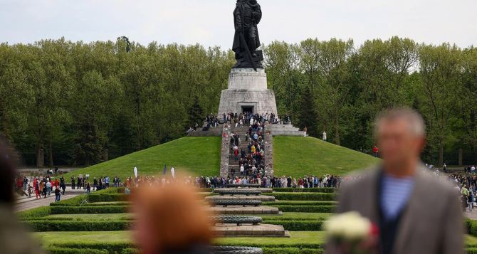 За празднование мая в Берлине полиция задержала  человека
