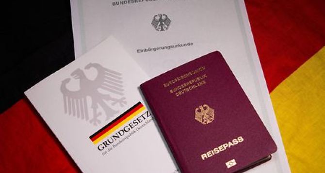 В Германии приняты изменения правил для загранпаспортов и удостоверений личности