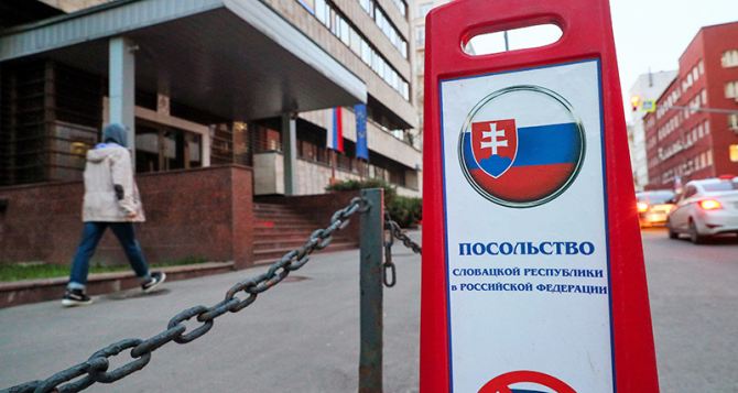 Ждать месяц или вообще не пустят: Словакия преподнесла неприятный сюрприз&nbsp;РФ
