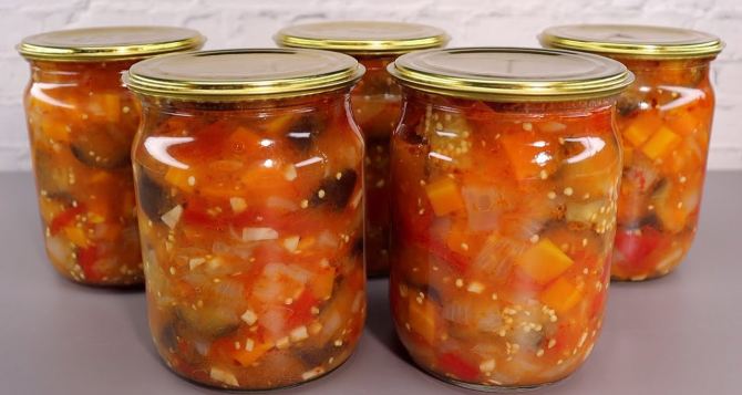 Салат на зиму c баклажанами. Очень простой и быстрый рецепт заготовки