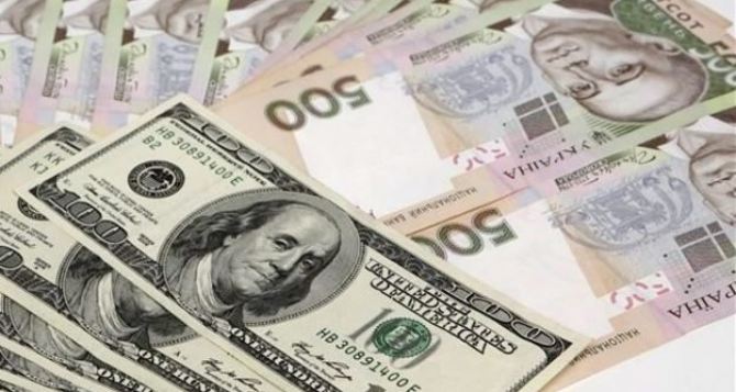 Доллар на месте, а наличный евро резко взлетел. Курс валют на сегодня