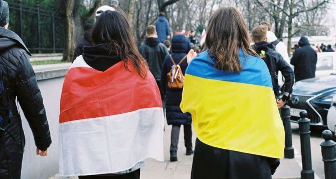 Служба депортации и досье на каждого: украинцев в Польше могут ждать новые жесткие правила