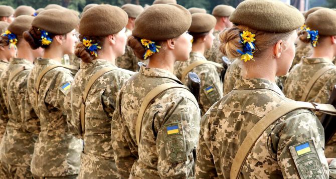 Теперь украинские женщины в&nbsp;ЕС должны подтвердить, что не уклоняются от военной службы: иначе легальный статус не получить