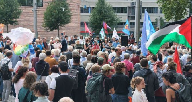 Немцы против строительства американского ракетного завода&nbsp;&mdash; Антивоенные протесты в Лейпциге: &laquo;Это равносильно тушению пожара бензином&raquo;