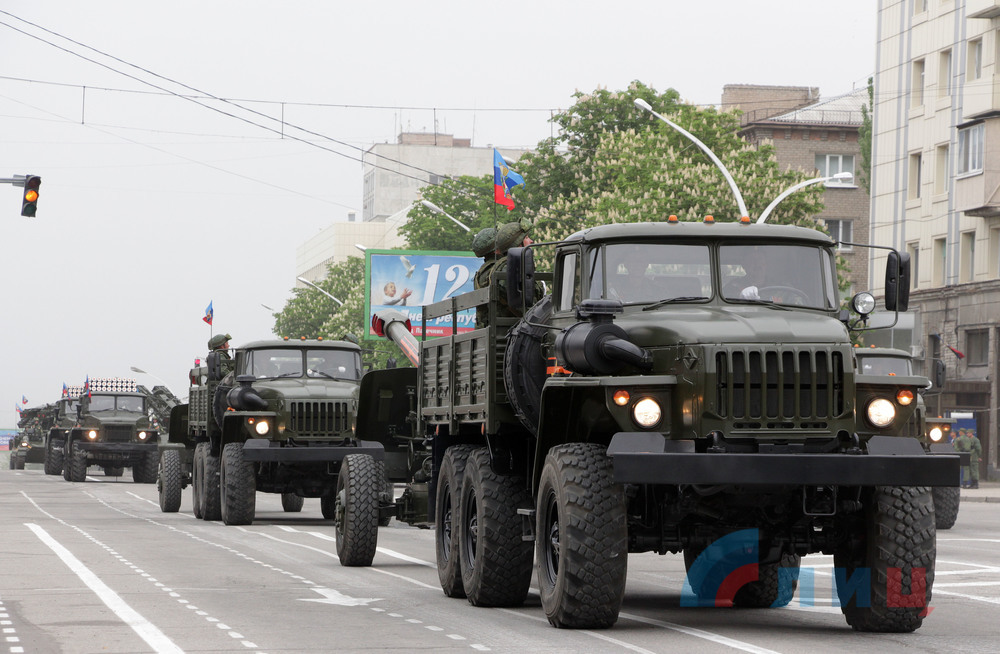 В Луганске прошла генеральная репетиция парада Победы