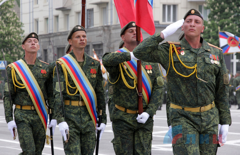 В Луганске прошла генеральная репетиция парада Победы