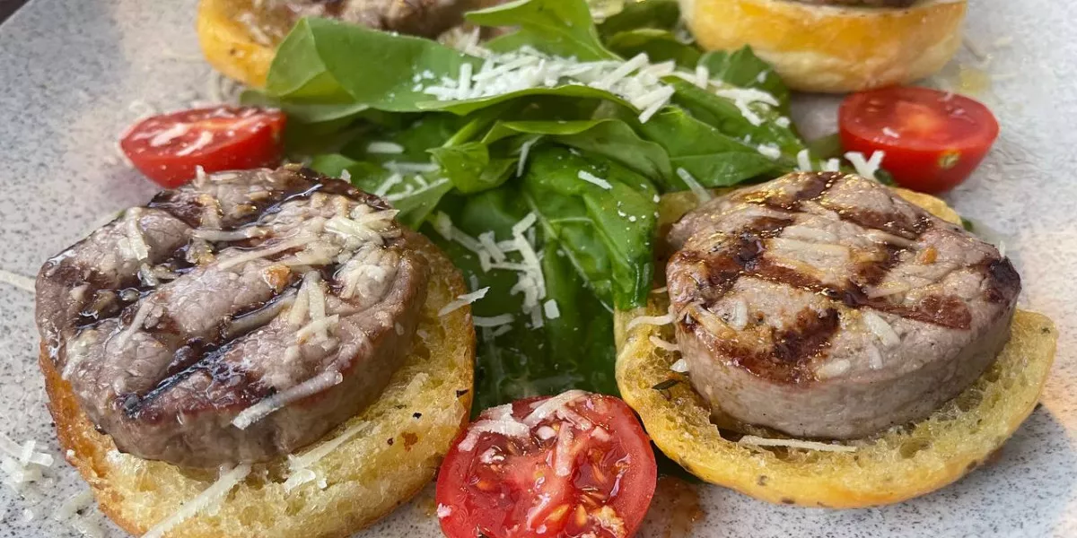 Почему при жарке мяса выделяется очень много жидкости