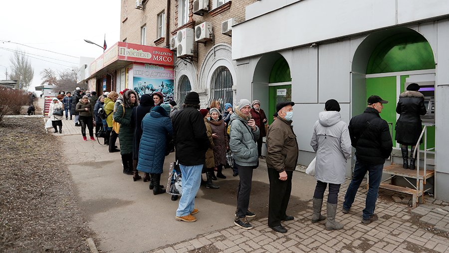 Картинка очередь в банкомат