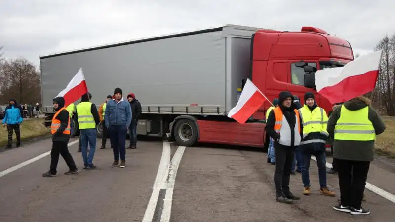 Польские фермеры начали блокировать движение всех видов транспорта