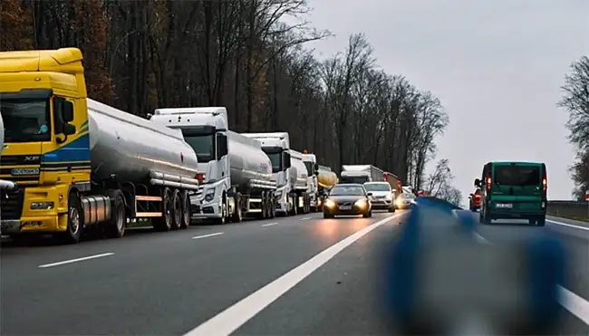 Польские фермеры полностью заблокировали движение грузовиков через пункт пропуска. Срок завершения такого блокирования не сообщался.