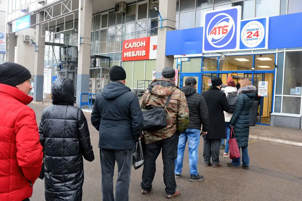 Сеть супермаркетов АТБ предлагает украинцам приятные цены на ряд товаров.