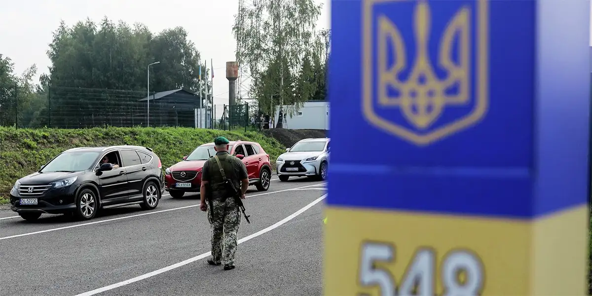 Очереди на границе Украины утром в субботу, 18 мая, образовались в восьми пунктах пропуска.