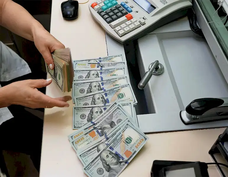 Курс валют в кассах банков 16 апреля 2025 года