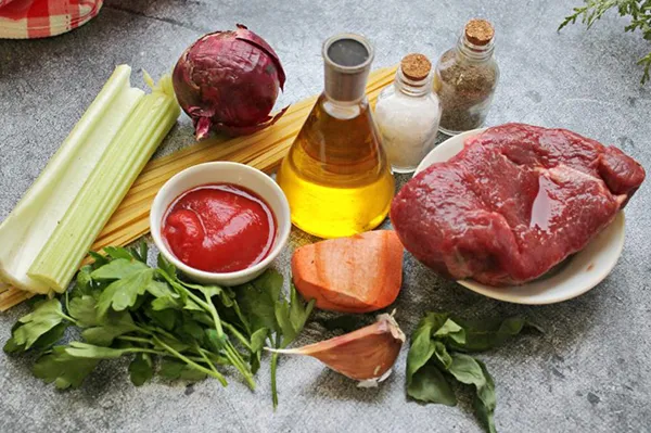 Інгредієнти для пасти Болоньєзе