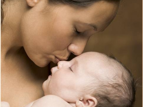 Луганские психологи убедили четырех женщин не оставлять детей в роддоме 