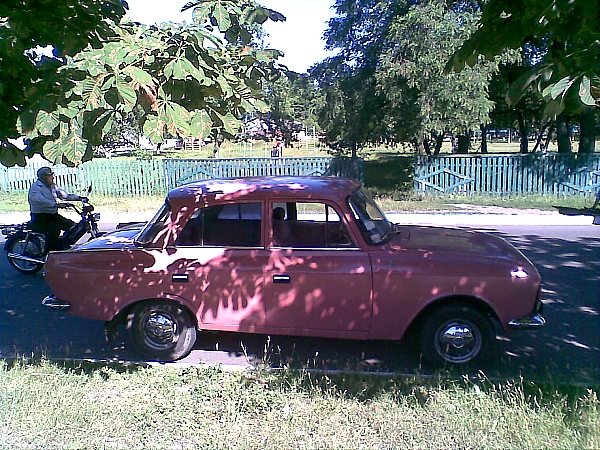 В Луганске угнали розовый «Москвич»