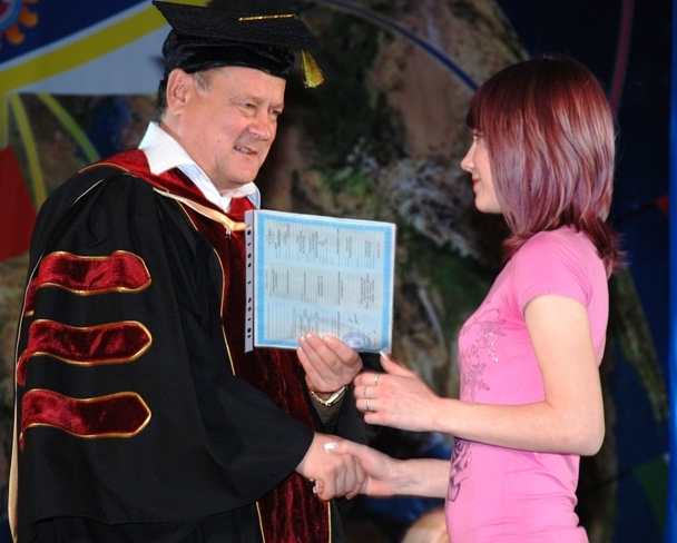 В луганском вузе прошел выпускной для 7,5 тысяч студентов