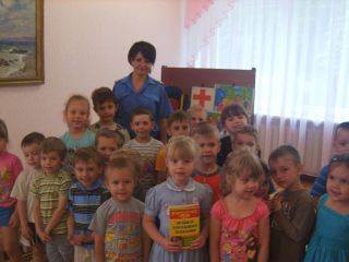 Лисичанские милиционеры побывали в гостях у детсадовцев 