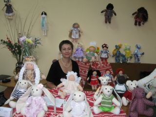 В день защиты детей молодых мам из Луганска научат делать кукол