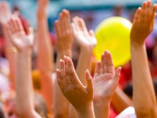 Луганские волонтеры учат детей в Крыму позитивно видеть мир