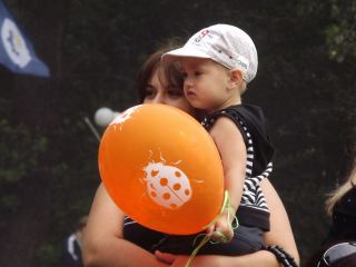 В центре Луганска проходит большой детский праздник 