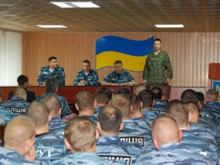 В Луганске испытывали бойцов «Беркута»