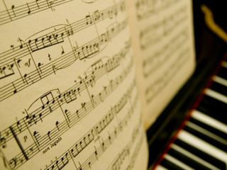 Завтра в Луганске вручат сертификаты на получение стипендии областного совета