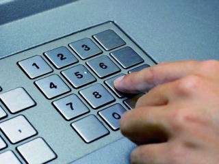 Луганчанам рассказали, как избежать кражи денег с банковской карты