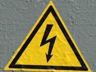 В Луганской области летнего парня убило током