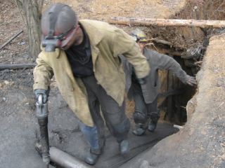 На Луганщине при закрытии копанки изъяли 30 тонн угля