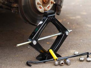 В Луганске мужчину раздавил собственный автомобиль