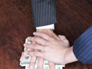 На Луганщине чиновник оценил свое благородство в 10 тысяч гривен