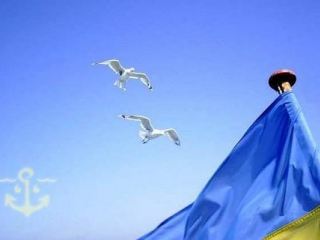 Предприятие из Луганска нашьёт флагов для военного флота на четверть миллиона гривен