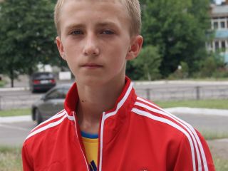 Школьник из Луганской области стал знаменосцем на матче Украина-Англия 