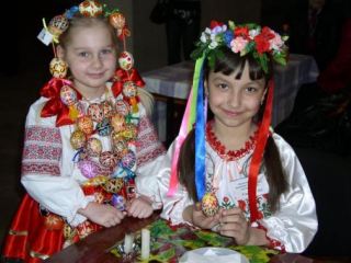 На Луганщине мастера известной в Украине студии писанкарства чуть не остались без помещения