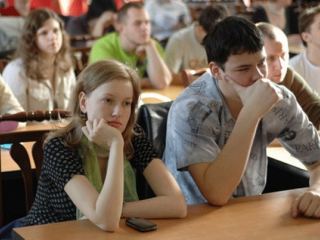 Луганский вуз отправил 400 студентов заниматься общественно полезным трудом