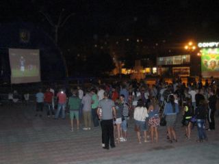 В Лисичанске финал Евро смотрели на главной площади 