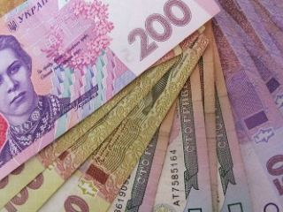 В Луганске руководитель отделения банка продал физлицу валюту на 7,7 млн грн. 