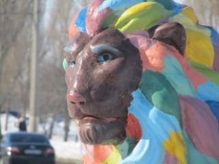 В Луганске не могут разобраться, куда поставить «Писанкового льва»