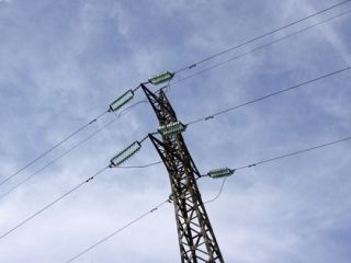 В Антраците с двух электроопор украли металлические уголки