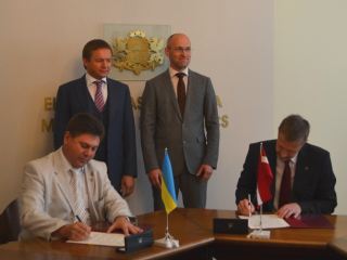 Луганская и Латвийская ТПП подписали Соглашение о сотрудничестве