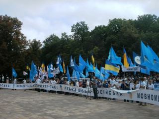 В Луганске на митинг в поддержку русского языка вышли около 1000 человек