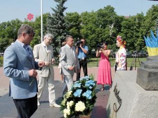 В Луганске отмечают 22-ю годовщину принятия Декларации о государственном суверенитете