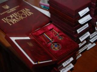 Президент Украины наградил луганских металлургов