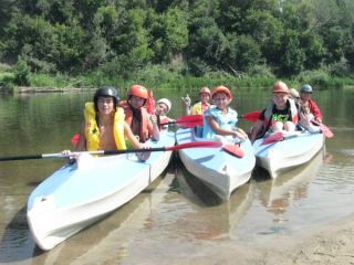 Юные туристы прошли  км на байдарках по Северскому Донцу